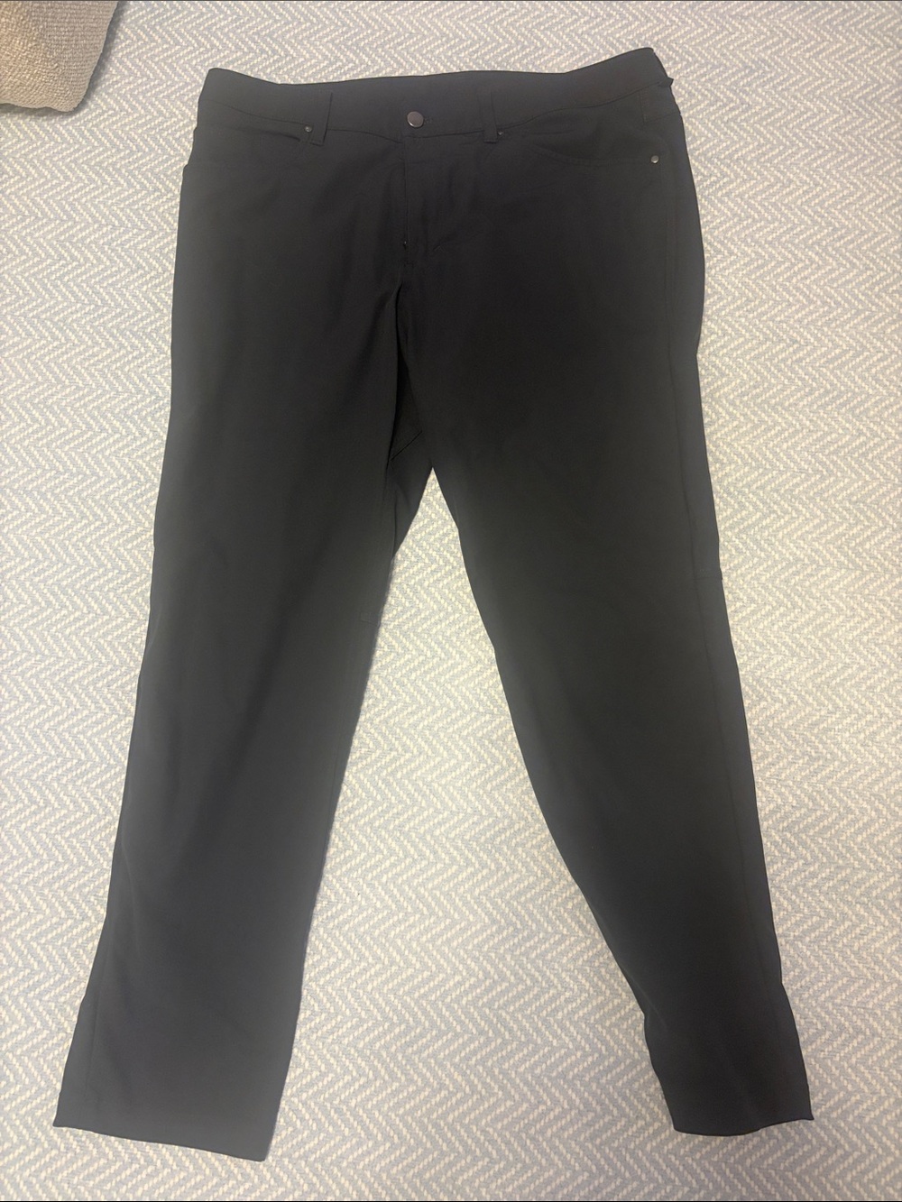 Lululemon men’s black Slim fit trouser